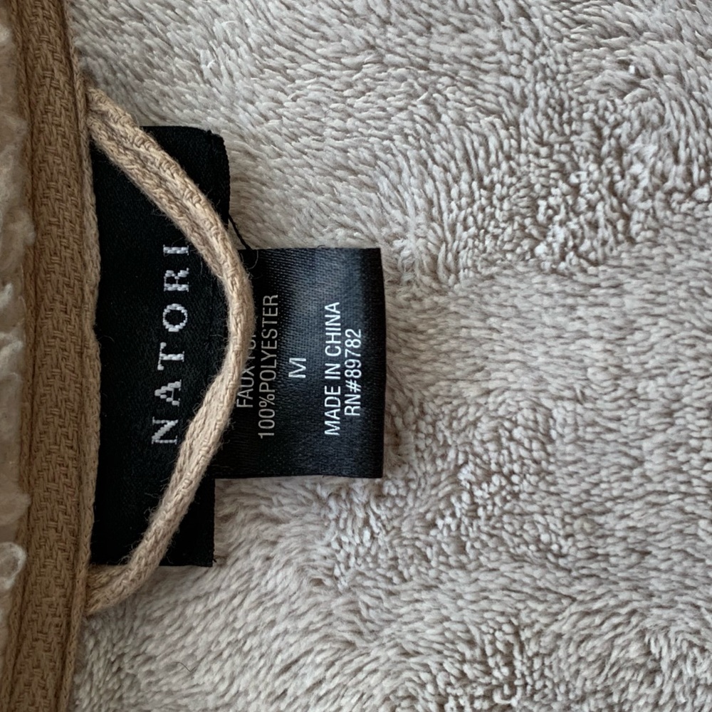 Robe - Picture 2 of 6